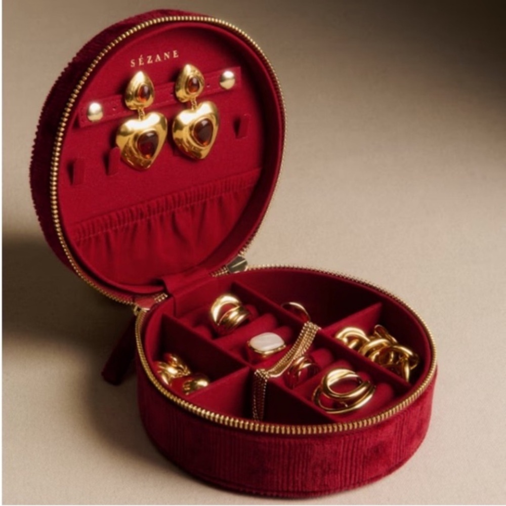 SEZANE LARGE VELVET JEWELRY CASE. RED